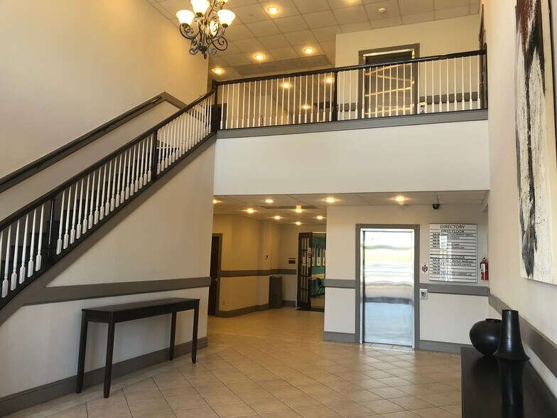 More Photos Of 9330 W Broadway St, Pearland Unknown For Lease