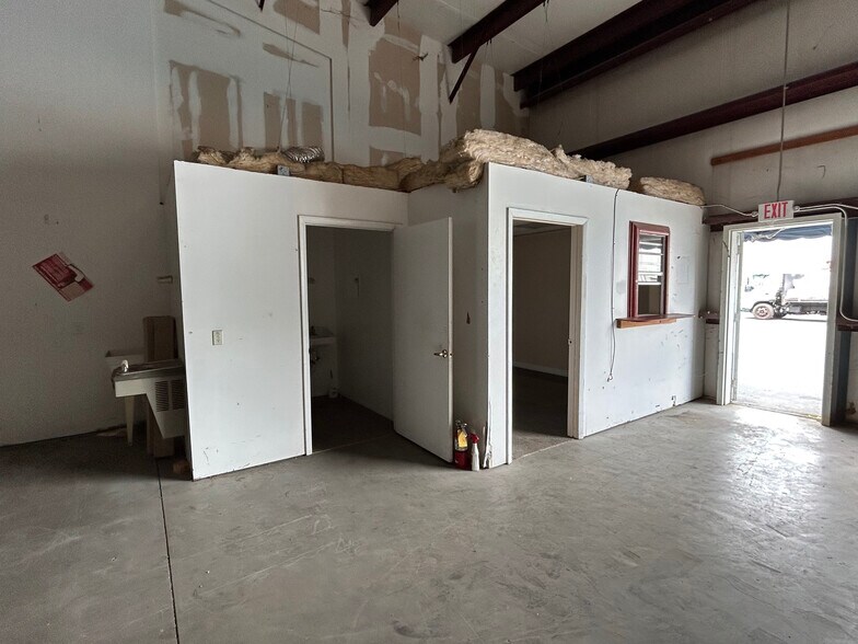 More Photos Of 3384 NE 34th ave, Wildwood Unknown For Lease