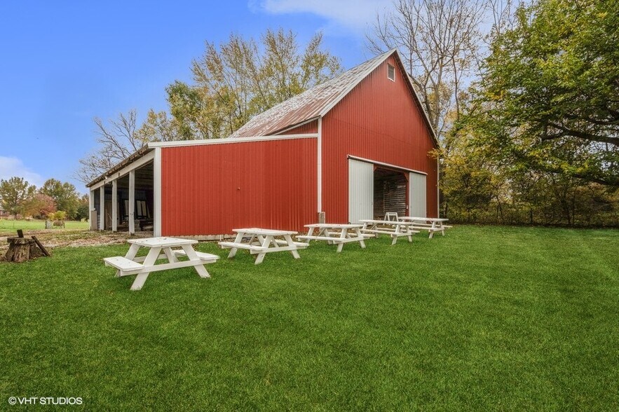 More Photos Of 39070 E Highway 41, Nelson Specialty For Sale