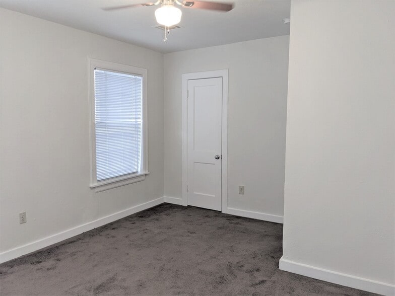 More Photos Of 704 E 22nd St, Houston Apartments For Sale