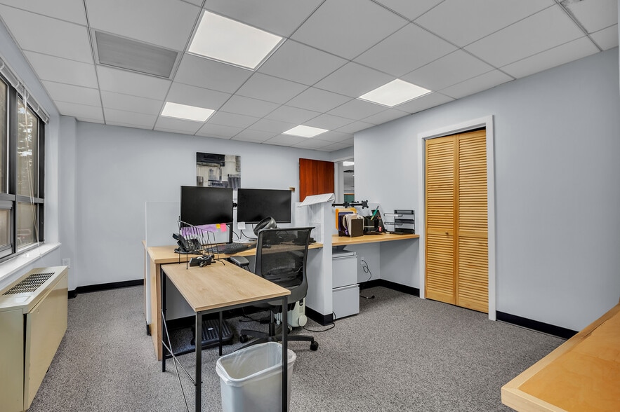 More Photos Of 1 Stone Pl, Bronxville Office For Lease