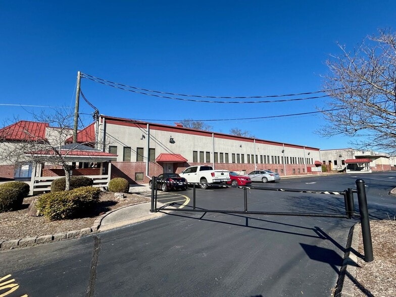 More Photos Of 125 Broadway Ave, Oak Ridge Office For Sale