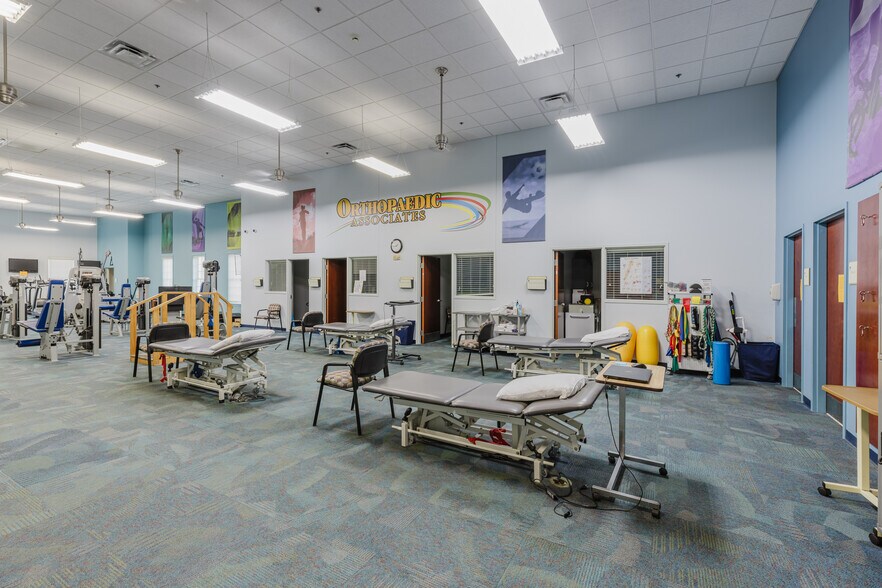 More Photos Of 619 Pointe North Blvd, Albany Medical For Sale