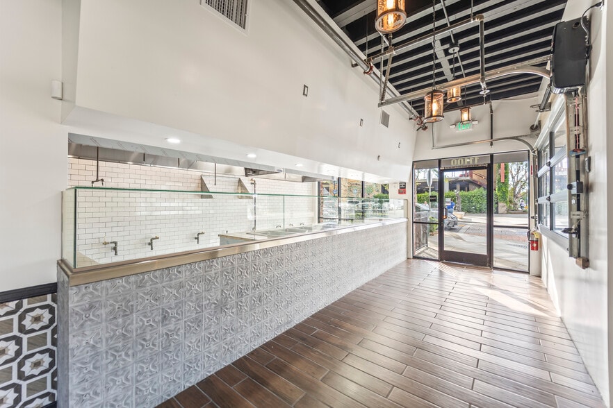 More Photos Of 11100 Downey Ave, Downey Restaurant For Sale