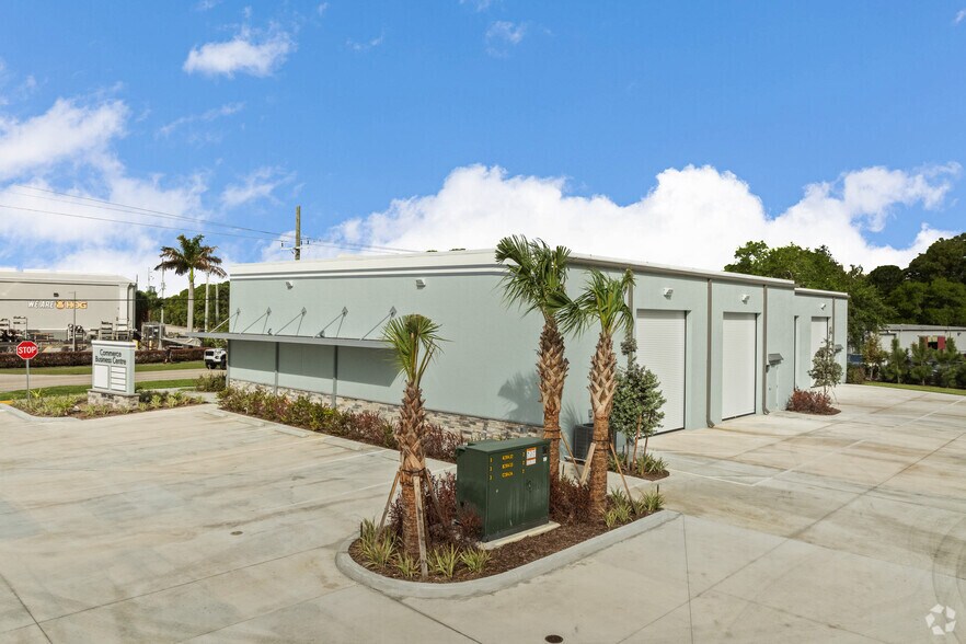 More Photos Of 3931 SE Commerce Ave, Stuart Warehouse For Lease