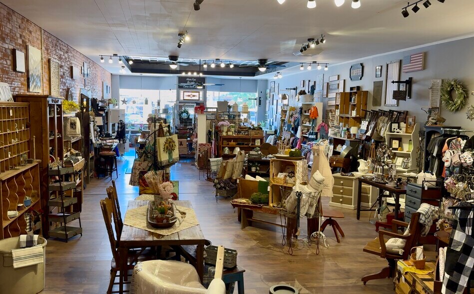 More Photos Of 111 W Main St, Florence Storefront For Sale