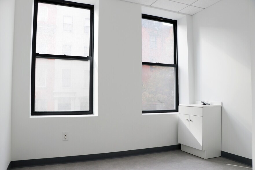 More Photos Of 251 E 33rd St, New York Medical For Lease