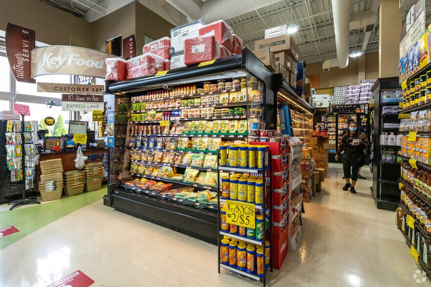 More Photos Of 16320 Crossbay Blvd, Howard Beach Supermarket For Sale