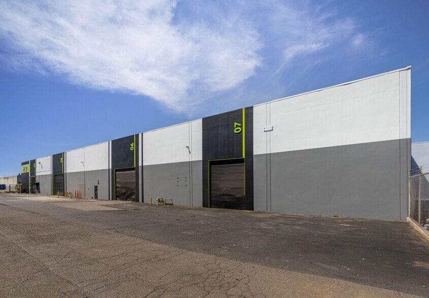 More Photos Of 4920 SE 26th Ave, Portland Industrial For Sale