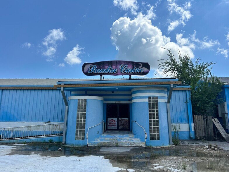 More Photos Of 2101 Paris Rd, New Orleans Service Station For Lease