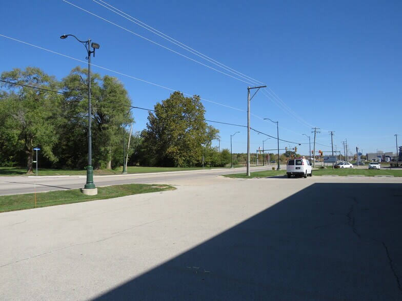 More Photos Of 2585 E Division St, Diamond Storefront Retail Office For Sale