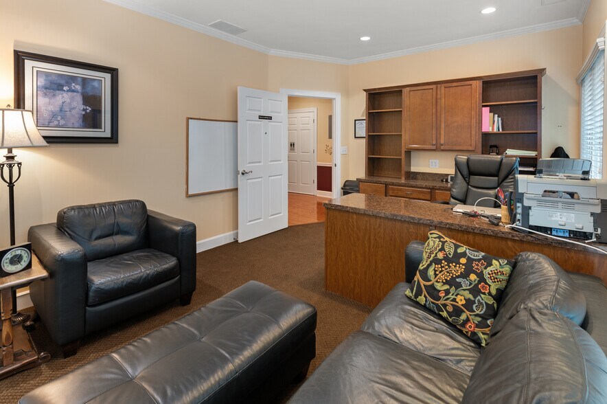 More Photos Of 815 John Harper Rd, Shepherdsville Office For Sale