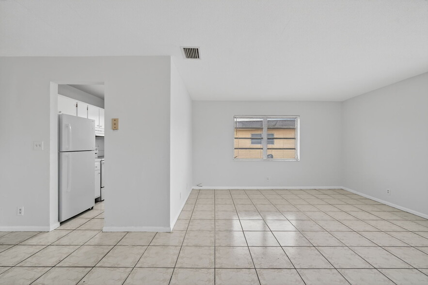 More Photos Of 461 Sunshine Dr, Coconut Creek Apartments For Sale