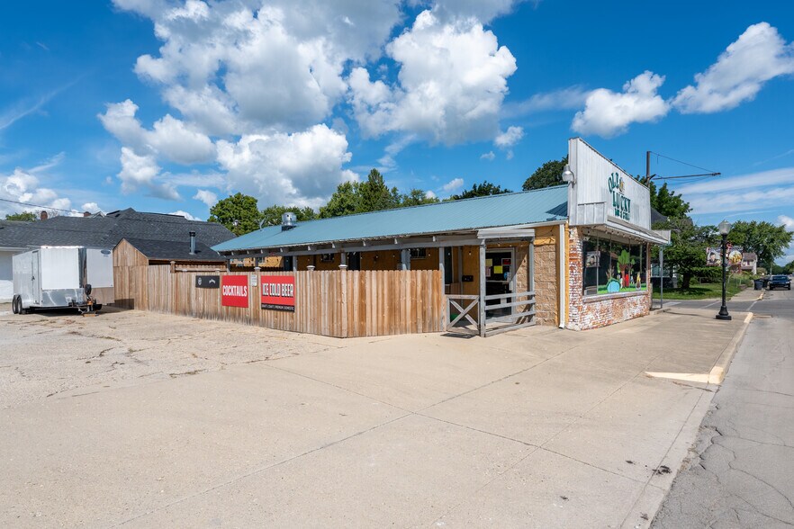 More Photos Of 518 N Harrison St, Alexandria General Retail For Sale