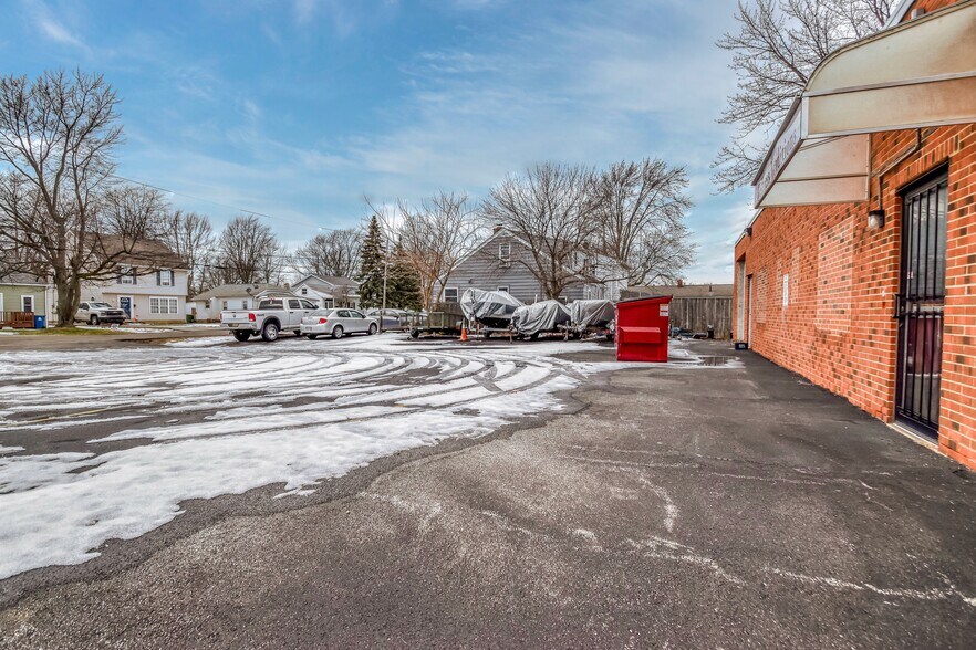 More Photos Of 1366 E 346th St, Eastlake Restaurant For Sale