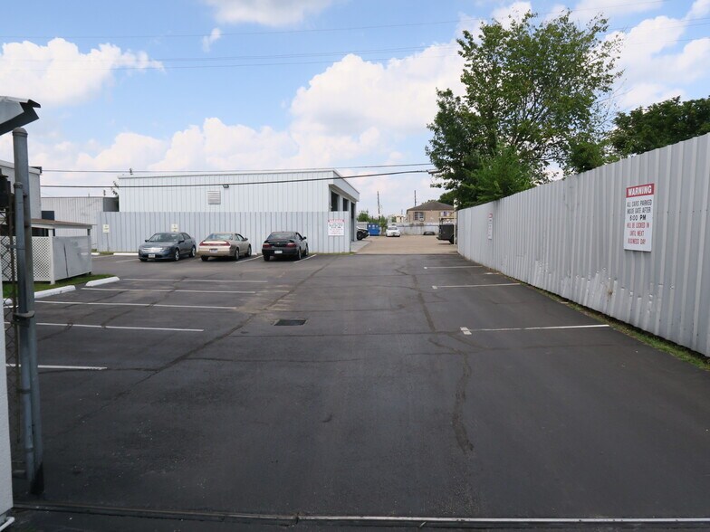 More Photos Of 5610-5613 Southwest Fwy, Houston Flex For Lease