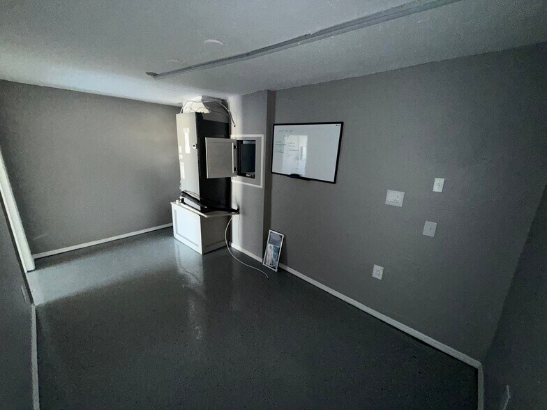 More Photos Of 5449 Benchmark Ln, Sanford Warehouse For Lease