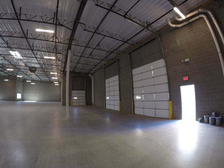 More Photos Of 2140 S Douglas Dr, Chandler Warehouse For Lease
