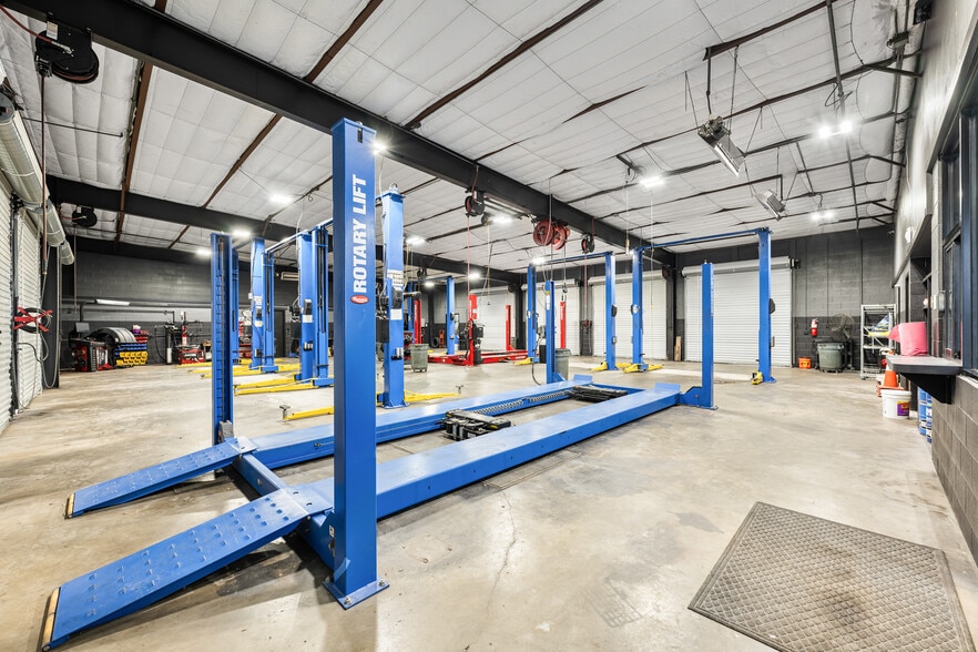 More Photos Of 6259 N Eldridge Pky, Houston Auto Repair For Sale