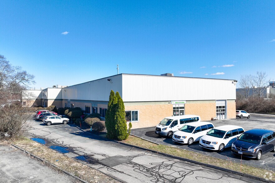 More Photos Of 125 John Hancock Rd, Taunton Warehouse For Lease