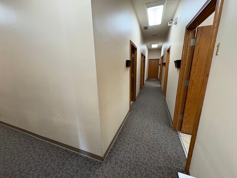 More Photos Of 975 Mezzanine Dr, Lafayette Medical For Lease