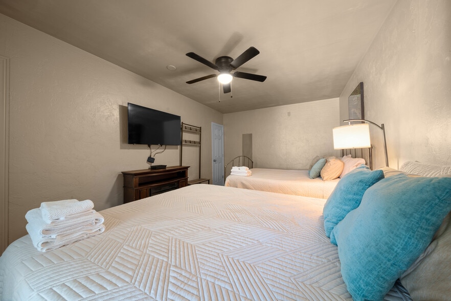 More Photos Of 215 S Pine Ave, Ocala Hotel For Sale