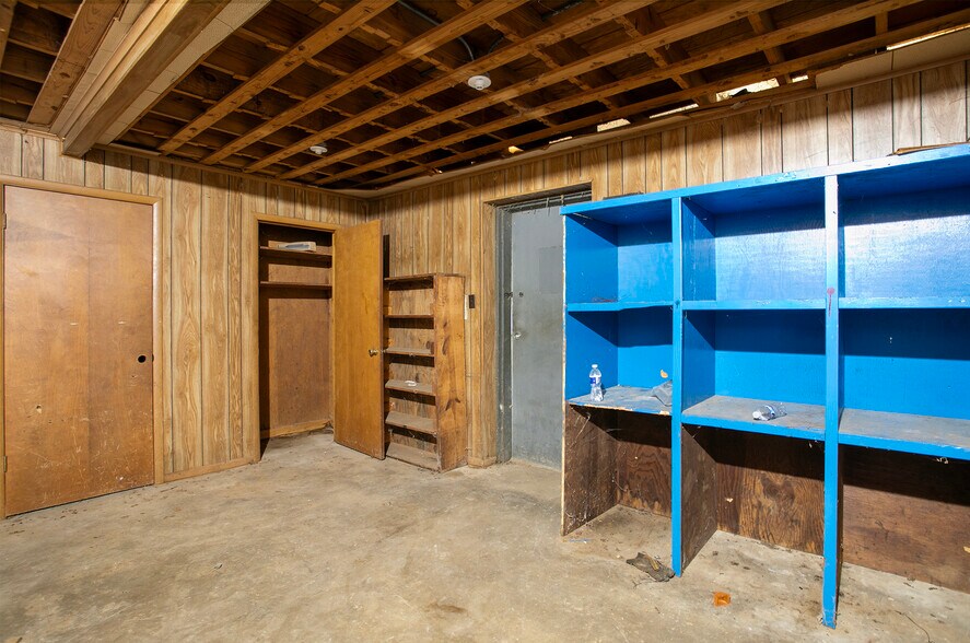 More Photos Of 5425 W Oak St, Palestine Flex For Lease
