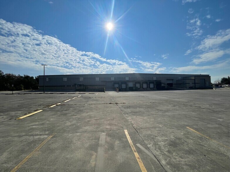 More Photos Of 500 Soho Dr, Adairsville Warehouse For Lease