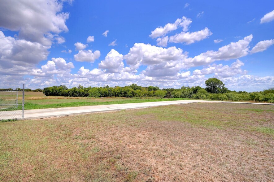 More Photos Of 1300 Universal City Blvd, Universal City Warehouse For Sale