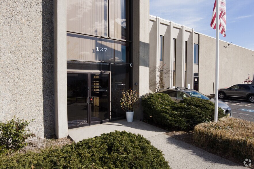 More Photos Of 137-141 W Commercial Ave, Moonachie Warehouse For Lease
