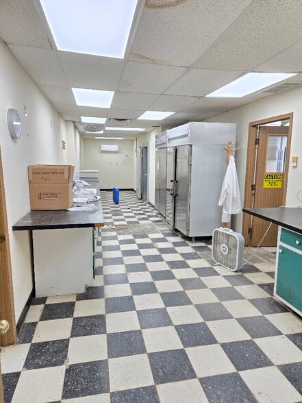 More Photos Of 111 E 5th St, Mound Valley Industrial For Sale