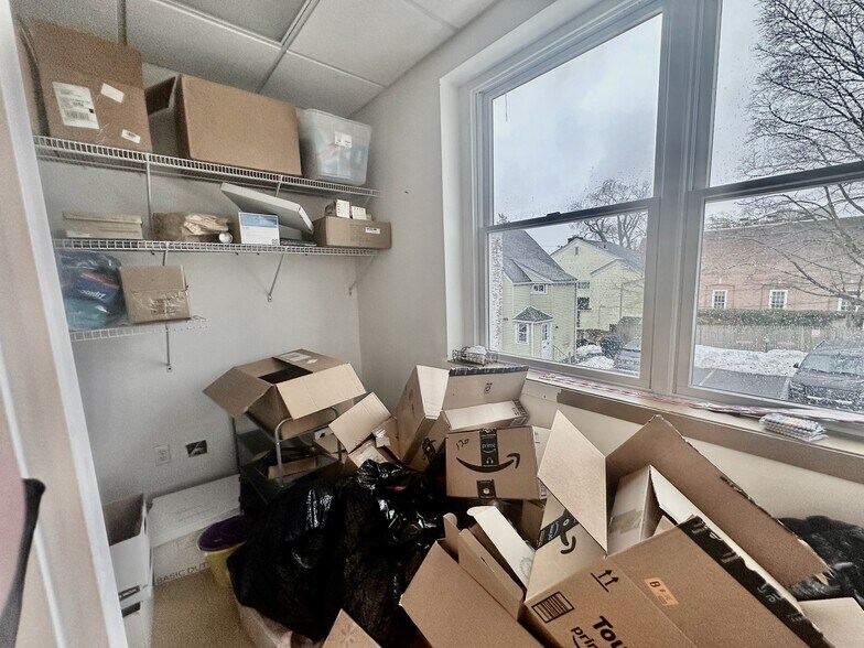 More Photos Of 36 Sherwood Pl, Greenwich Office For Lease