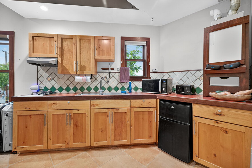 More Photos Of 3300 Broadway St, Sacramento Storefront Retail Office For Lease