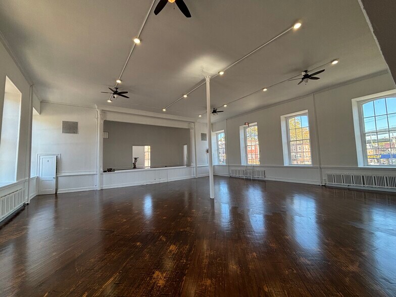 More Photos Of 4200 Ridge Ave, Philadelphia Storefront Retail Office For Sale