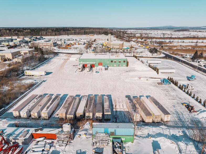 More Photos Of 500 Montée Labossière, Vaudreuil-dorion Service For Lease