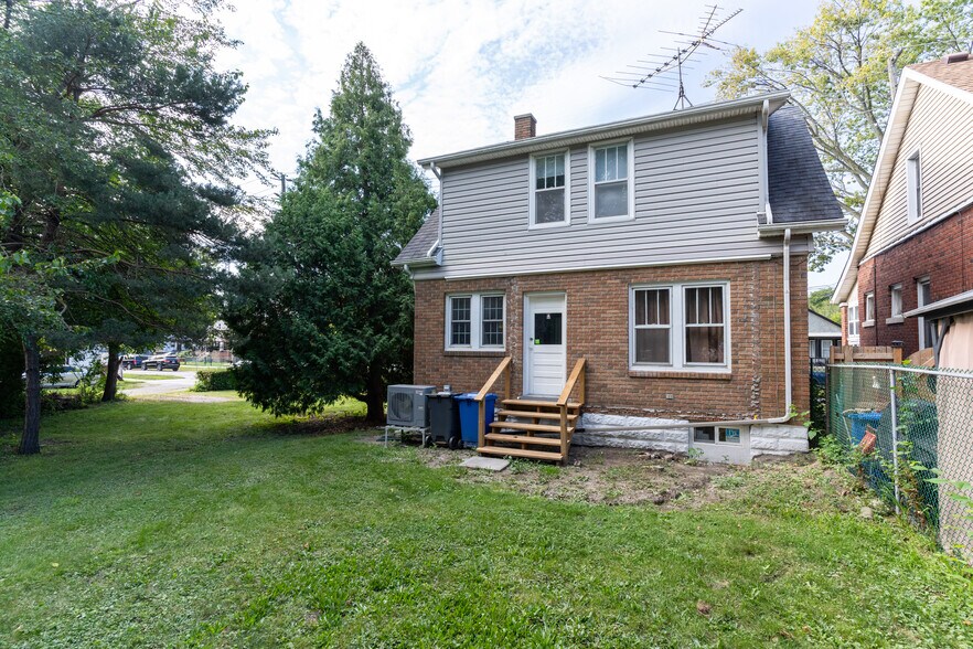More Photos Of 738 Brock St, Windsor Multifamily For Sale