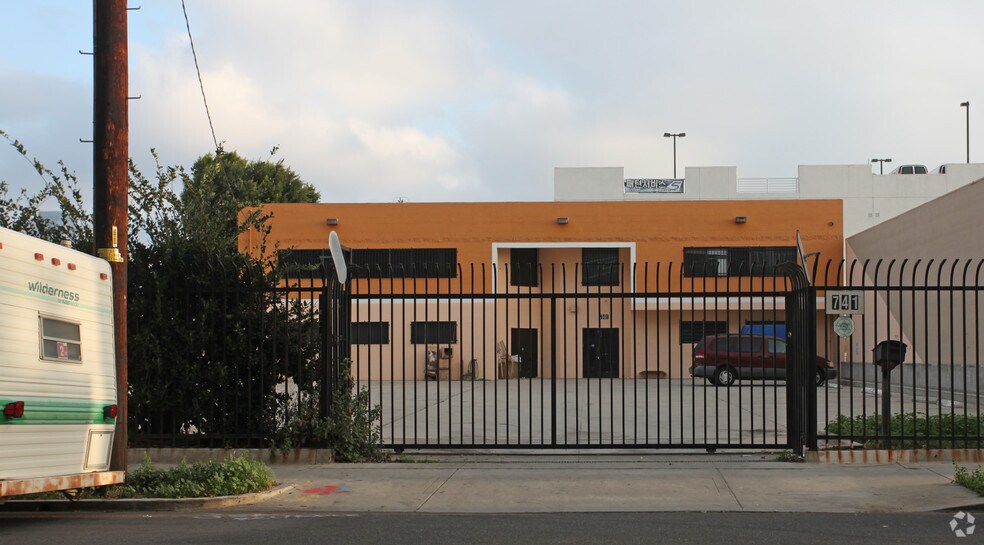 More Photos Of 741 E 14th Pl, Los Angeles Warehouse For Lease