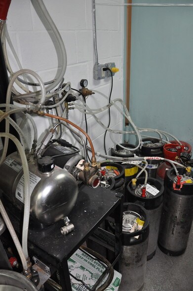 More Photos Of 5909 71st Ave, Ridgewood Restaurant For Lease