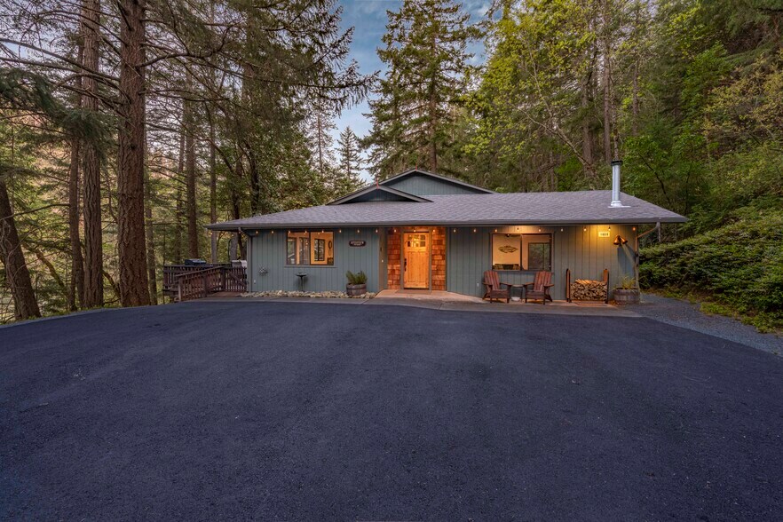 More Photos Of 11744 Galice Rd, Merlin Hotel For Sale