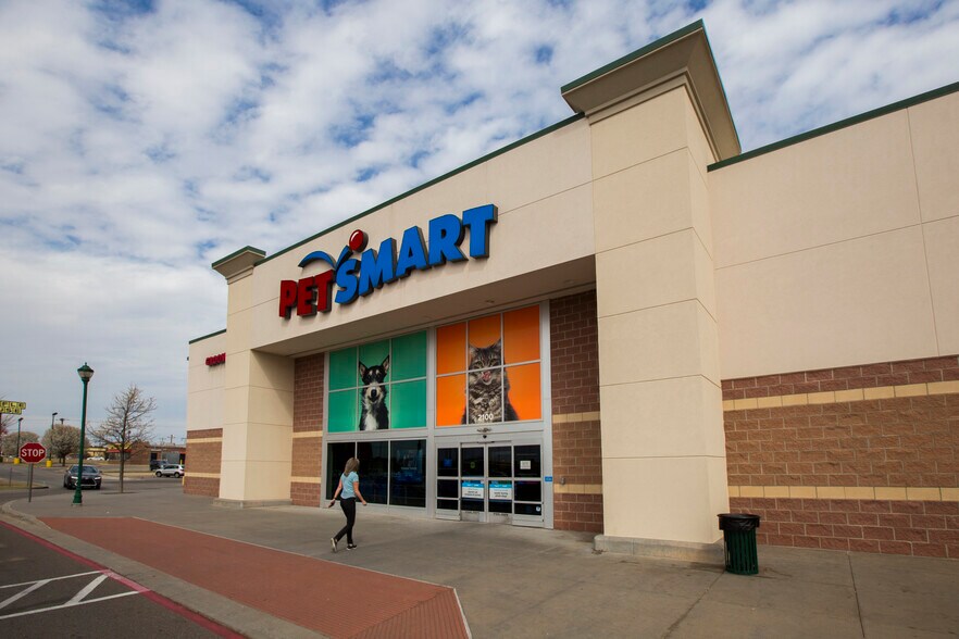 More Photos Of S I-35 Service Rd, Moore Unknown For Lease