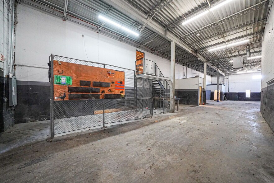 More Photos Of 1601 Artic Ave, Bohemia Warehouse For Lease
