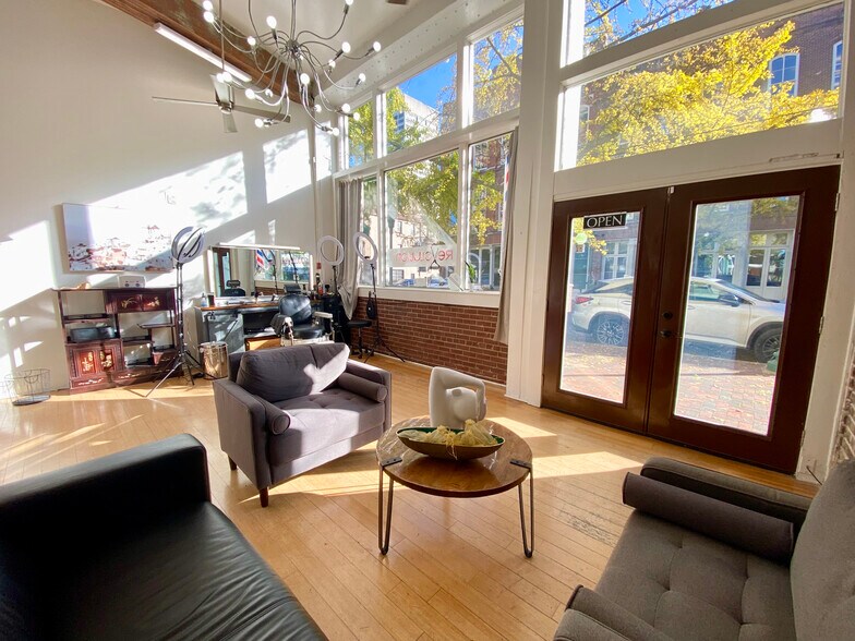 More Photos Of 107 S Front St, Memphis Office For Sale
