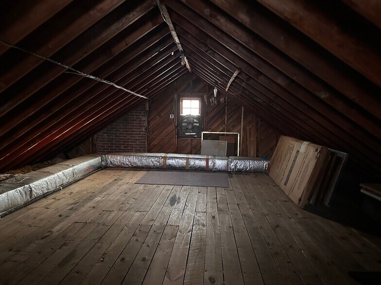 More Photos Of 4180 Old Town Rd, Huntingtown Loft Creative Space For Sale