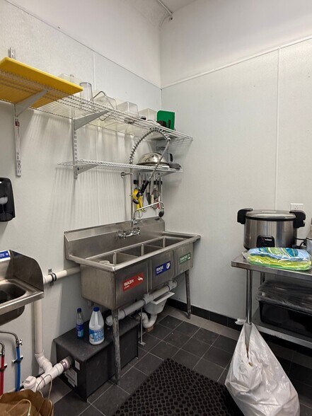 More Photos Of 201 Monticello Ave, Jersey City General Retail For Sale