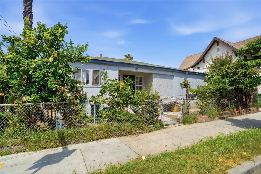 More Photos Of 117 N St Louis St, Los Angeles Multifamily For Sale