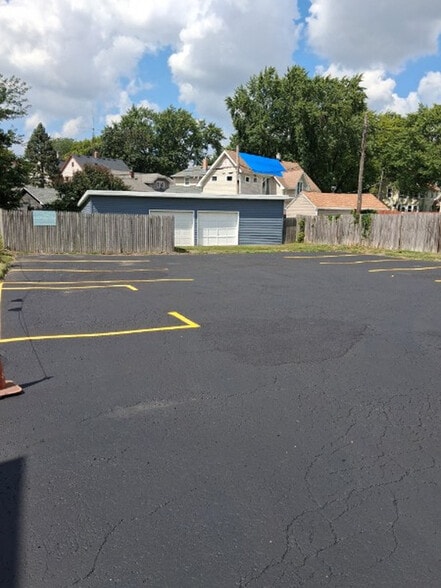 More Photos Of 442 N Lake St, Aurora Office For Sale