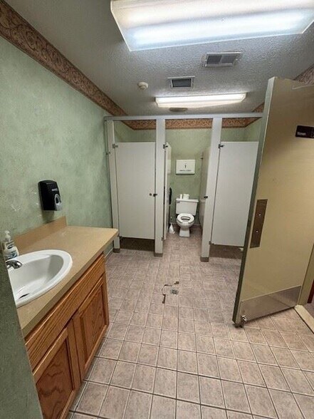 More Photos Of 7085 E Dr N, Battle Creek Office For Lease