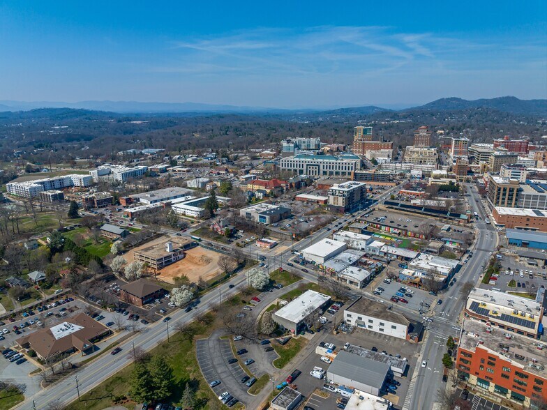 More Photos Of 86 Asheland Ave, Asheville Medical For Lease