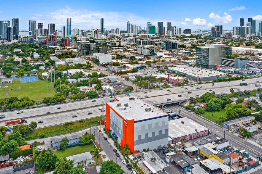 More Photos Of 650-660 NW 30th St, Miami Self Storage For Lease