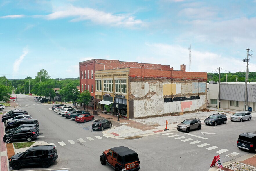 More Photos Of 5560 N 22nd St, Ozark Self Storage For Sale